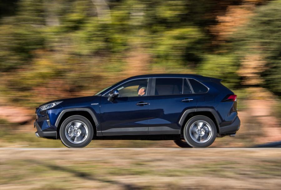  Toyota RAV4 Hybrid 2019 года  (WW) (фото 3 из 26)